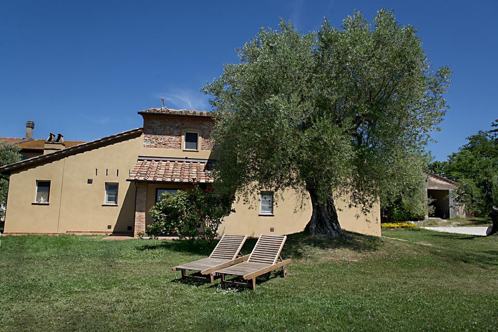 Agriturismo L'Isola Crespina Стая снимка