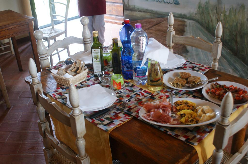 Agriturismo L'Isola Crespina Стая снимка