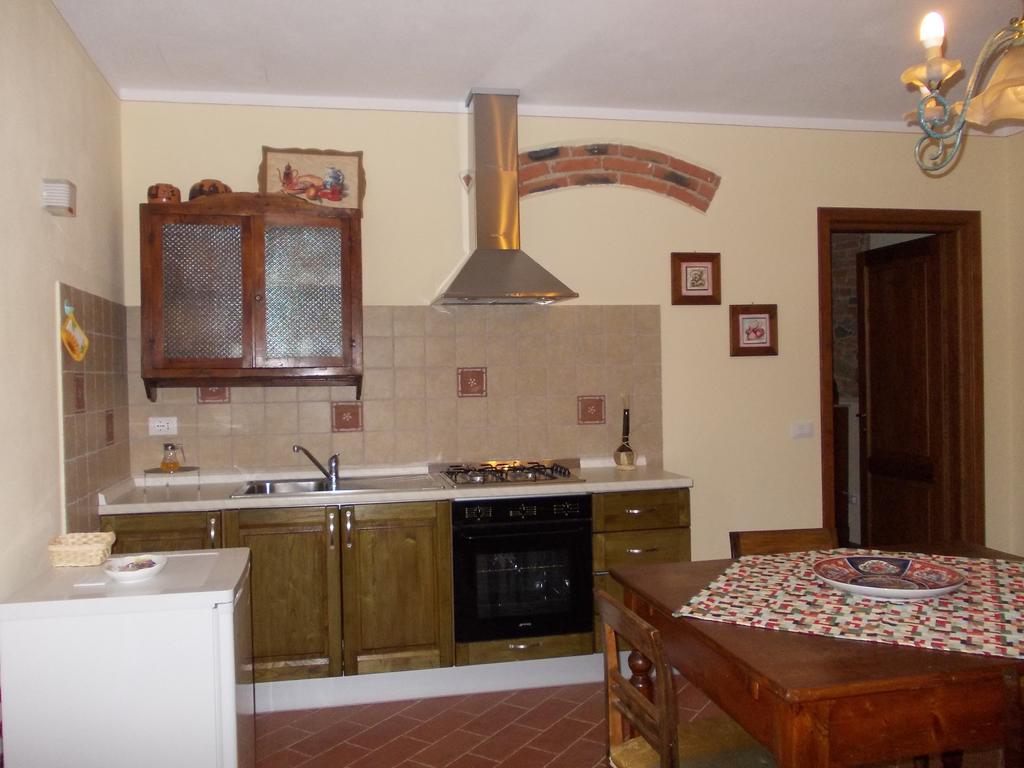 Agriturismo L'Isola Crespina Стая снимка